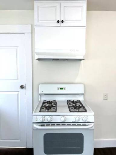 Main picture of 719 E 8th St