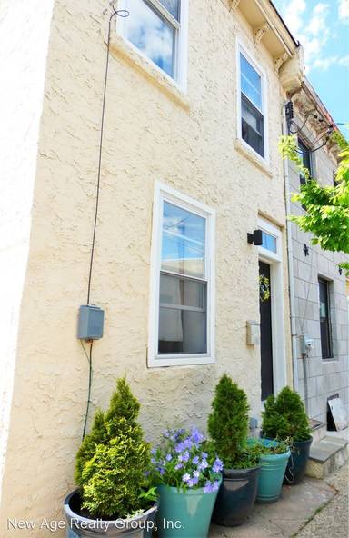 Main picture of 404 N Sloan St