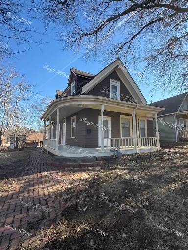 Main picture of 909 3rd Ave