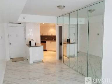 Main picture of Four Ambassadors Condo