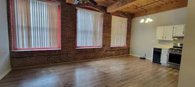 Main picture of 470 Silver St