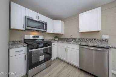Main picture of 1304 E Irvington Rd
