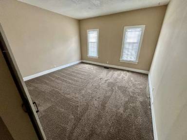 Main picture of 2104 W Delaware St