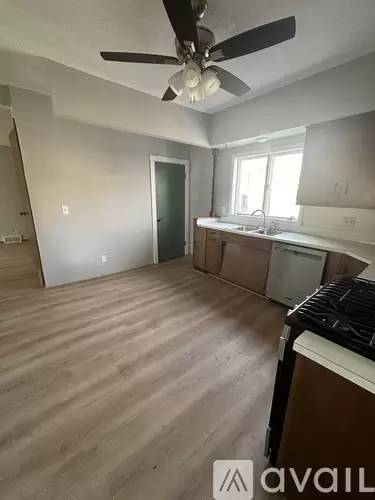 Main picture of 1321 W 12th St