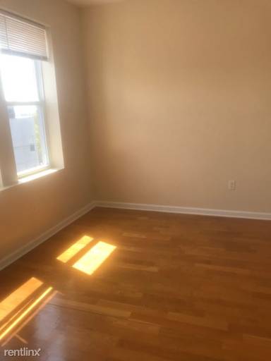 Main picture of 146 Manhattan Ave