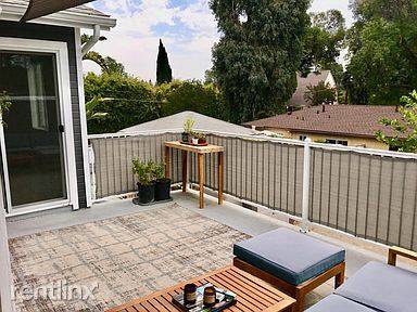 Main picture of 5248 Canoga Ave