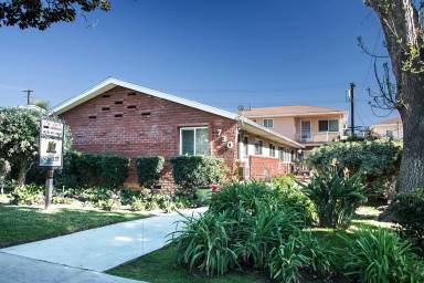 Main picture of 730 E Magnolia Blvd