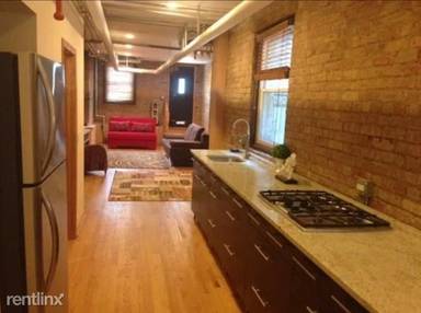 Main picture of 1122 W Addison St