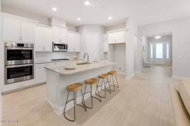 Main picture of 28 Stansbury Ln