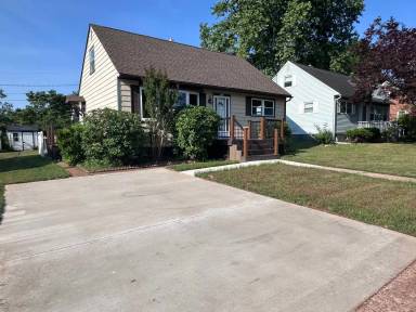 Main picture of 122 E Roosevelt Ave