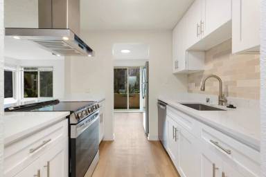Main picture of 2410 W Manor Pl