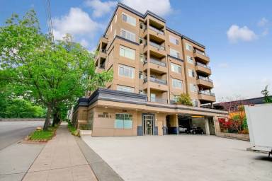 Main picture of 1000 Aurora Ave N