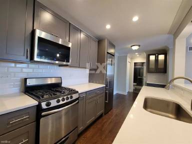 Main picture of 541 W Oakdale Ave