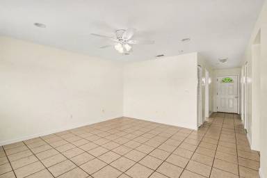 Main picture of 255 W Towne Pl