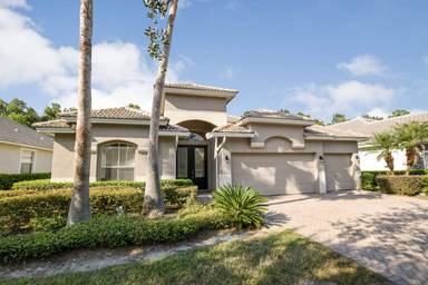 Main picture of 824 Wood Briar Loop