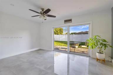 Main picture of 8014 NW 101st Ave