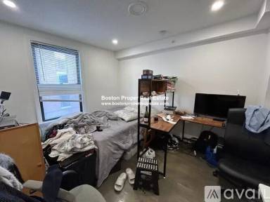Main picture of 270 Newbury St