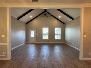 Main picture of 205 Meadow Ln