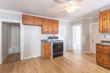 Main picture of 260 Bridge St