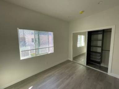 Main picture of 2910 S Budlong Ave