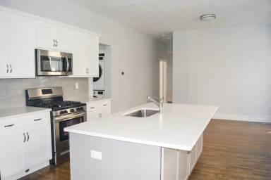 Main picture of 177 Lawrence St