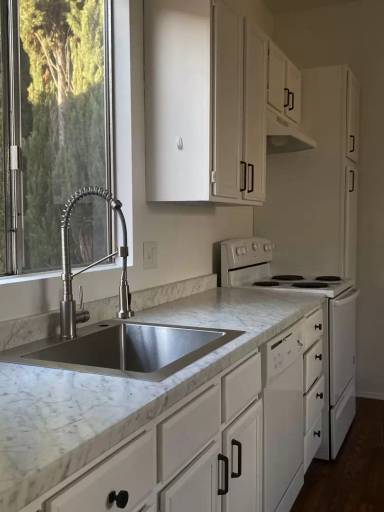 Main picture of 1114 1/2 S Doheny Dr