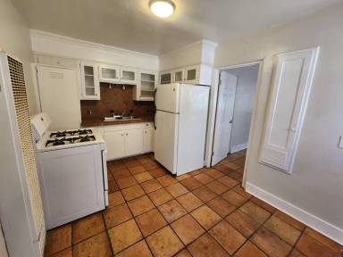 Main picture of 202 Sycamore St NE