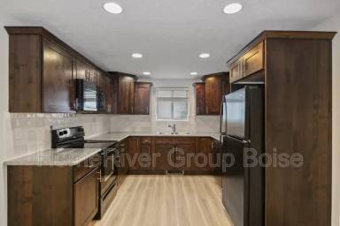 Main picture of 2130 W Brittany Ln