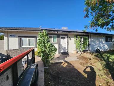 Main picture of 3518 W Lynwood St