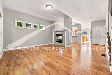 Main picture of 4570 Meade St