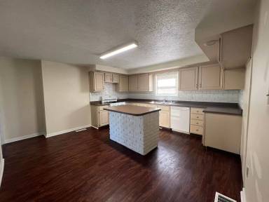 Main picture of 30 Hancock St