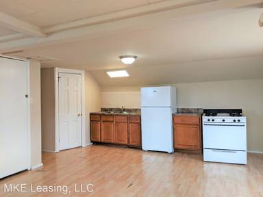 Main picture of 5482 S Packard Ave