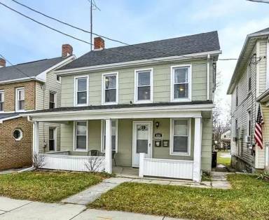 Main picture of 834 Baltimore St