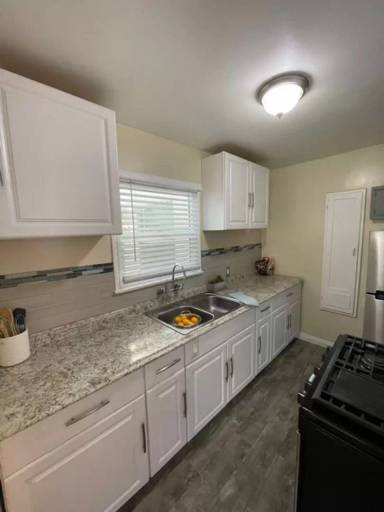 Main picture of 2528 W Grand Ave