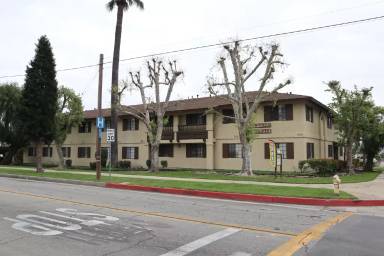 Main picture of 420 E 7th St