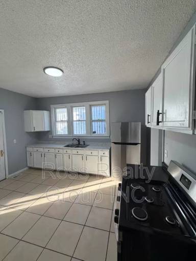 Main picture of 1328 Moore St