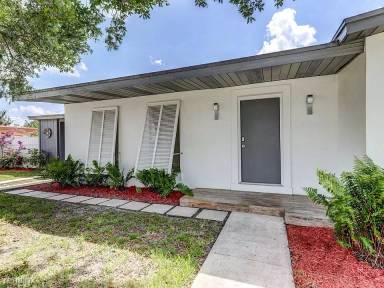 Main picture of 495 SE Airoso Blvd
