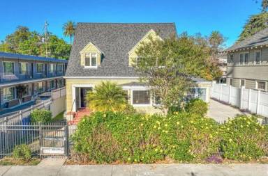 Main picture of 921 W 30th St