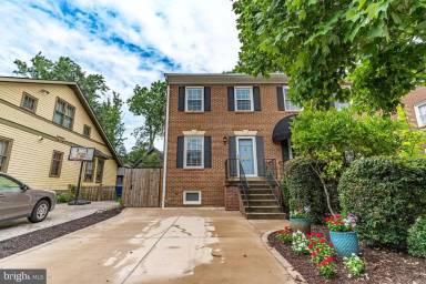 Main picture of 20 E Howell Ave