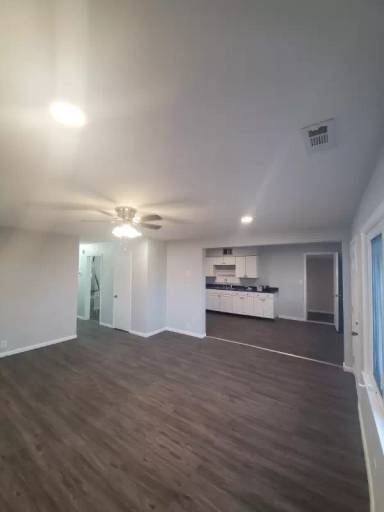 Main picture of 705 W Royerton Rd
