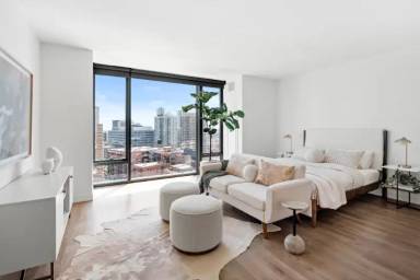 Main picture of 340 N Canal St