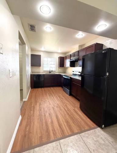 Main picture of 750 Lucaya Dr