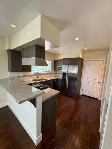 Main picture of 735 Bay Rd