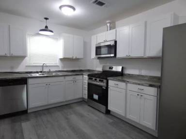 Main picture of 6 W Eads Ave