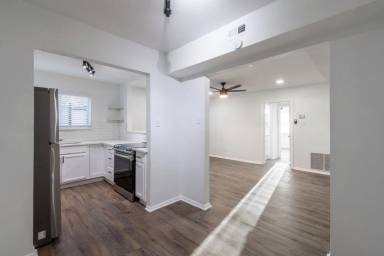 Main picture of 5921 Gaston Ave