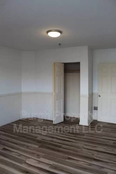 Main picture of 116 W 8th Ave