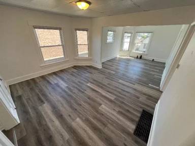 Main picture of 2408 W High St