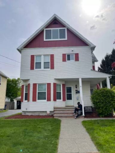 Main picture of 8 Pine St