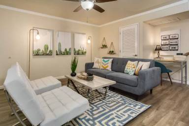 Main picture of 436 Oak St