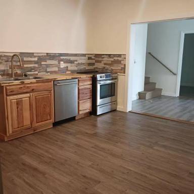 Main picture of 1021 Main St